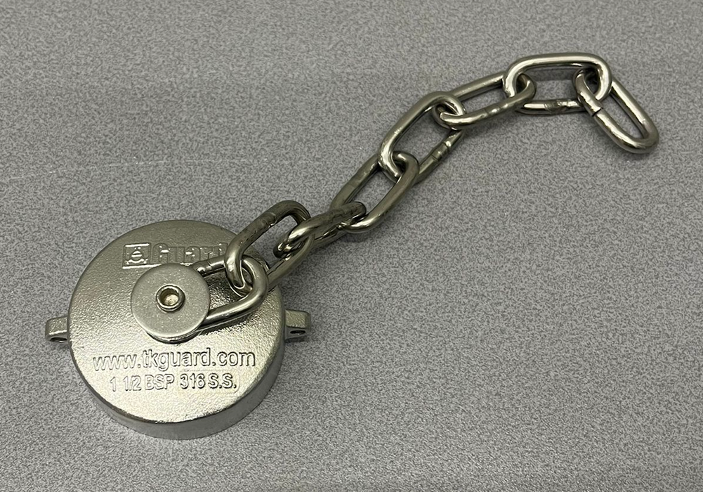 1.5" BSP dust cap stainless steel with chain and PTFE seal